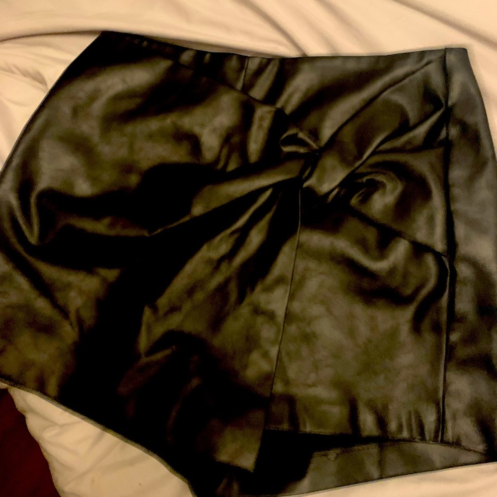 Black leather skort size small